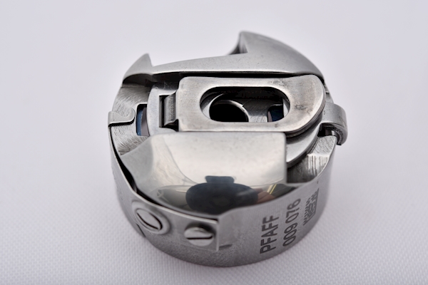 Spulenkapsel M.Br.Fe Spulenkapsel kpl. Pfaff 561/9 Pic1